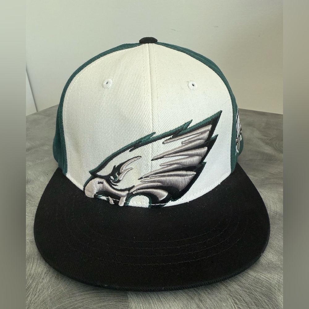 Men’s/Women’s Embroidered Eagles Hat (Snap back)